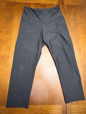 Women’s Old Navy Active Powersoft Crop Leggings / M